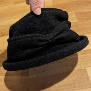 Stylish Black Wool Hat with Bow
